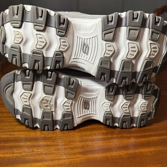 Sketchers Sneakers Size 10 Gray and White D'Lites Me Time Memory Foam - Picture 8 of 10